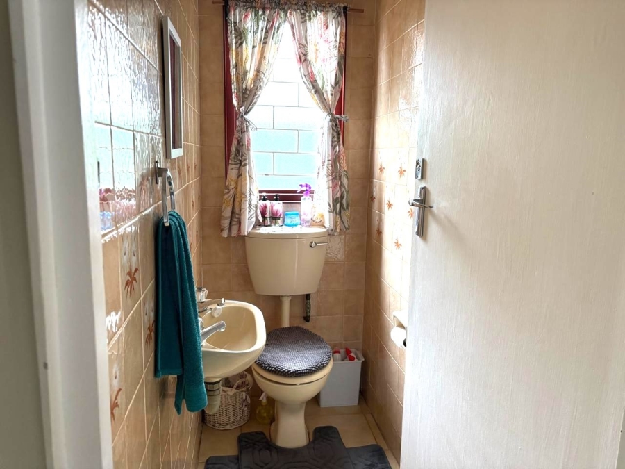 2 Bedroom Property for Sale in Sunnydale Western Cape